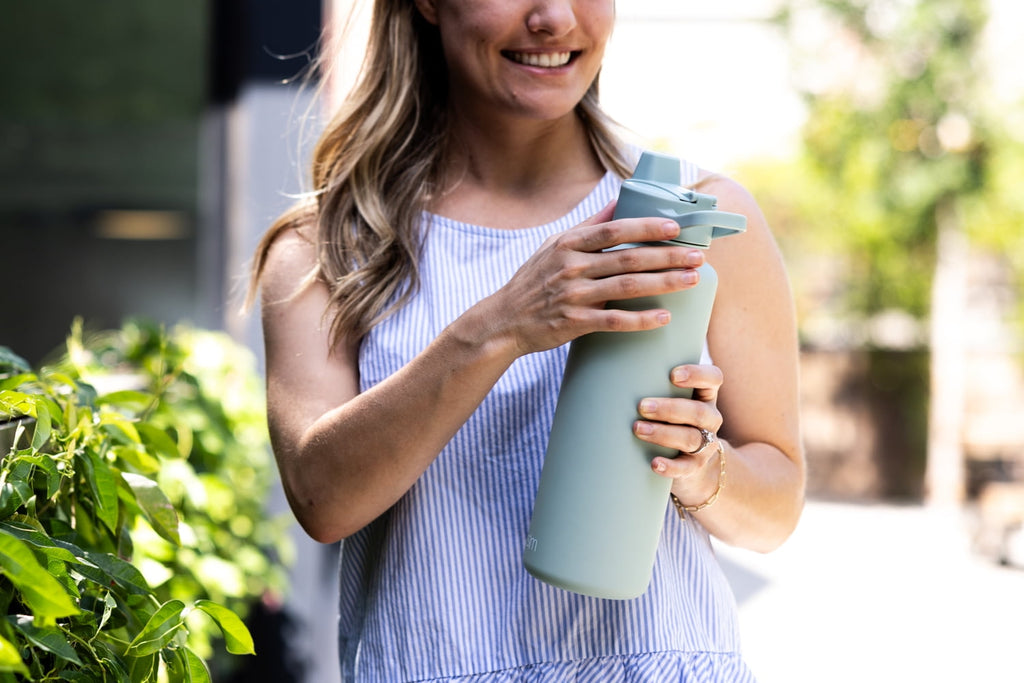 Simple Modern 48 fl oz Reusable Tritan Summit Water Bottle with Silicone Straw Lid|Seaglass Sage S5ES