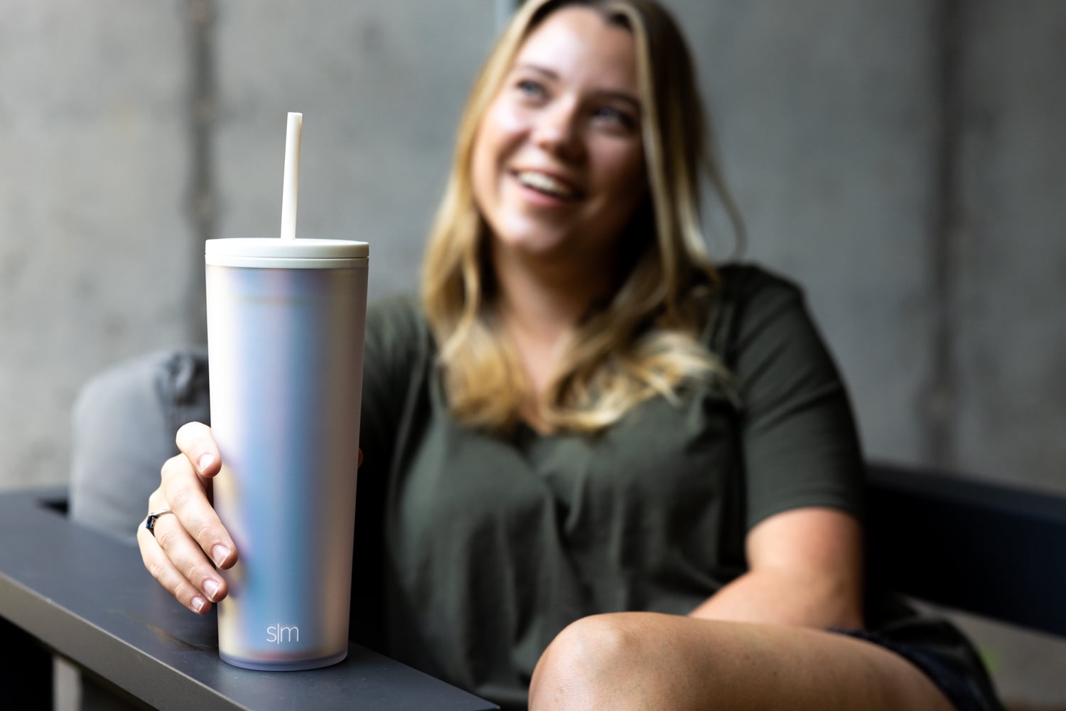 Simple Modern 24 fl oz Double Wall Plastic Classic Tumbler with Straw|Opalescent VADS