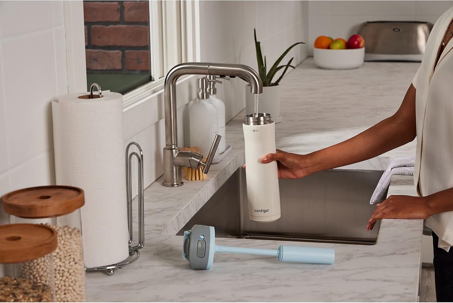 Contigo 24 oz. Wells Chill Stainless Steel Filter Water Bottle - Salt XFDZ
