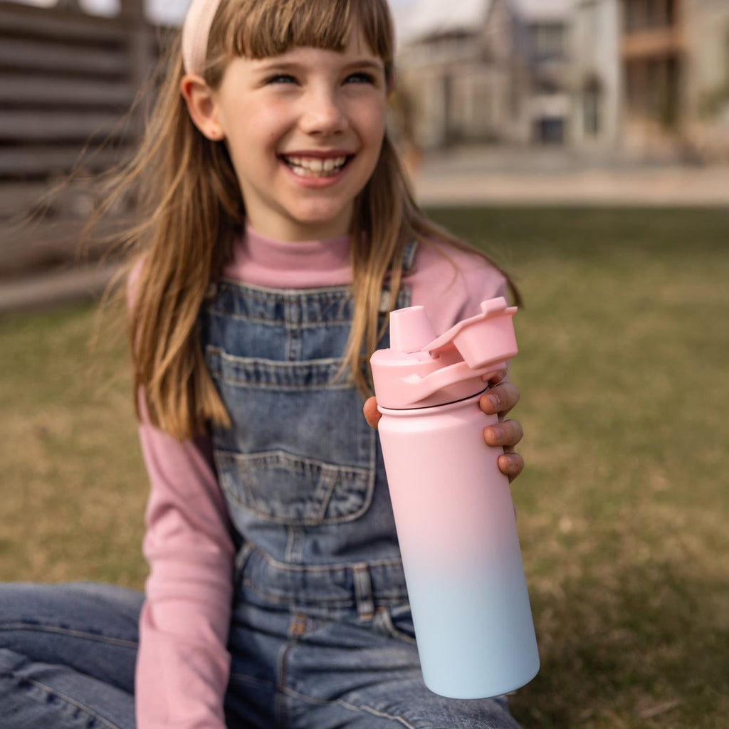 Simple Modern 18 fl oz Insulated Stainless Steel Summit Water Bottle with Covered Silicone Straw Lid | Sweet Taffy 90Q5