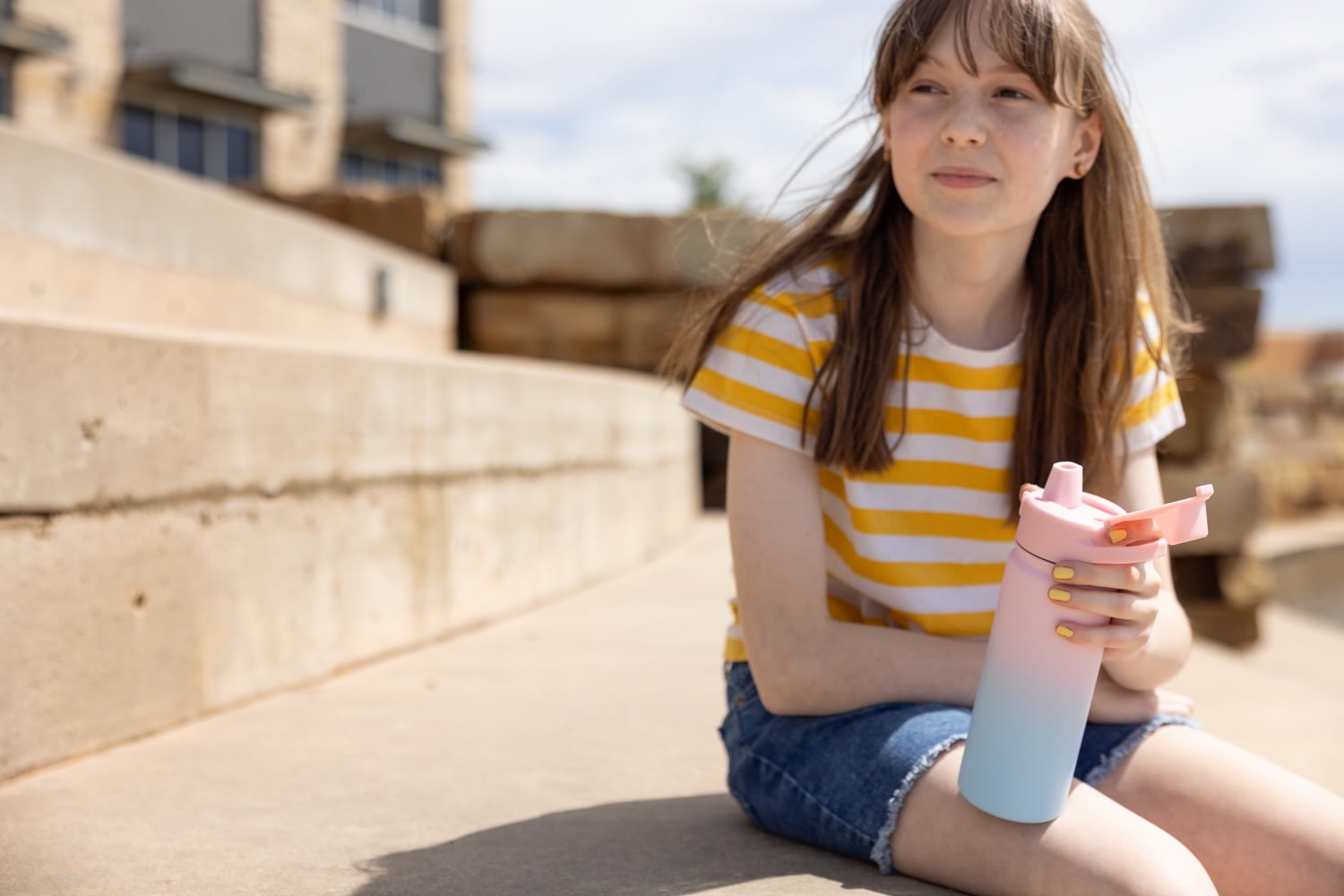 Simple Modern 18 fl oz Insulated Stainless Steel Summit Water Bottle with Covered Silicone Straw Lid | Sweet Taffy 90Q5
