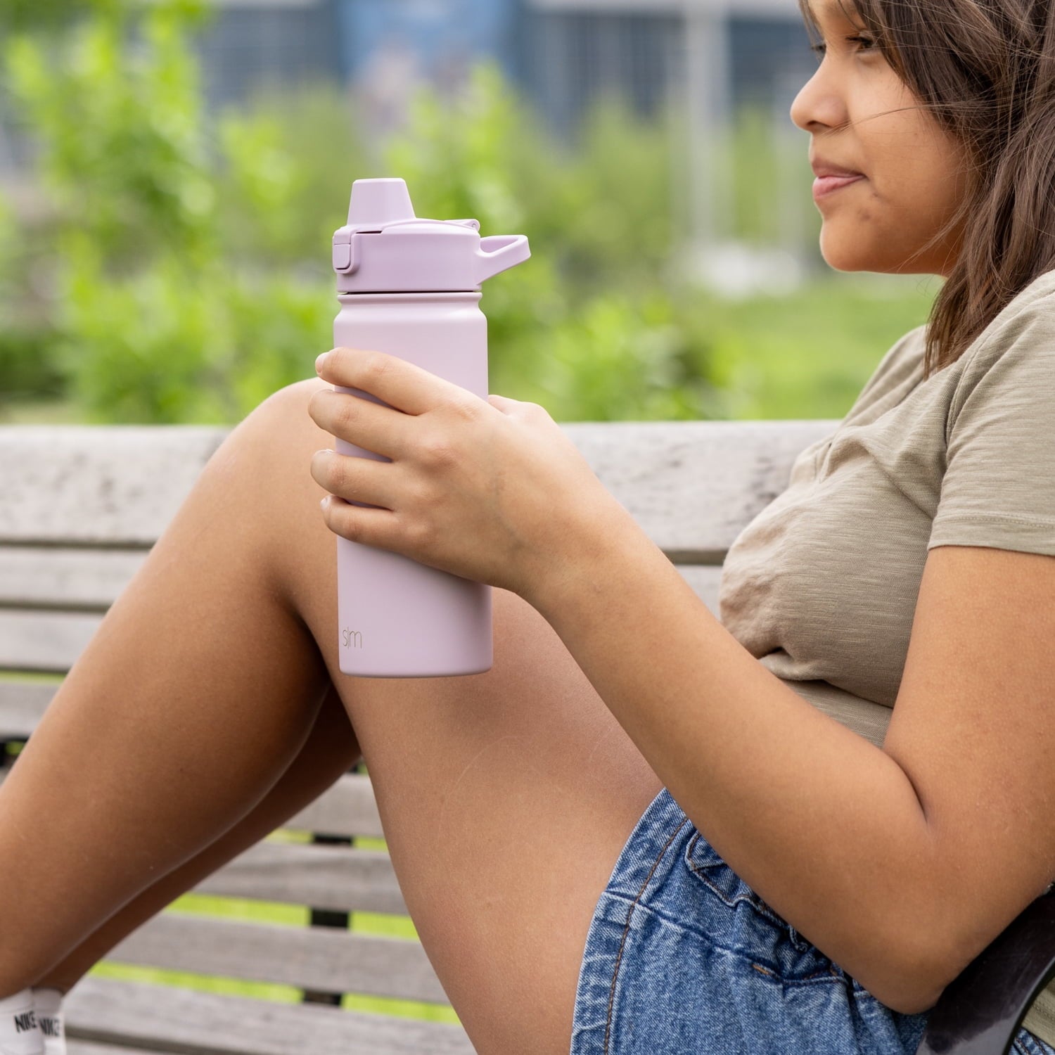 Simple Modern 18 fl oz Insulated Stainless Steel Summit Water Bottle with Covered Silicone Straw Lid | Sweet Taffy 90Q5
