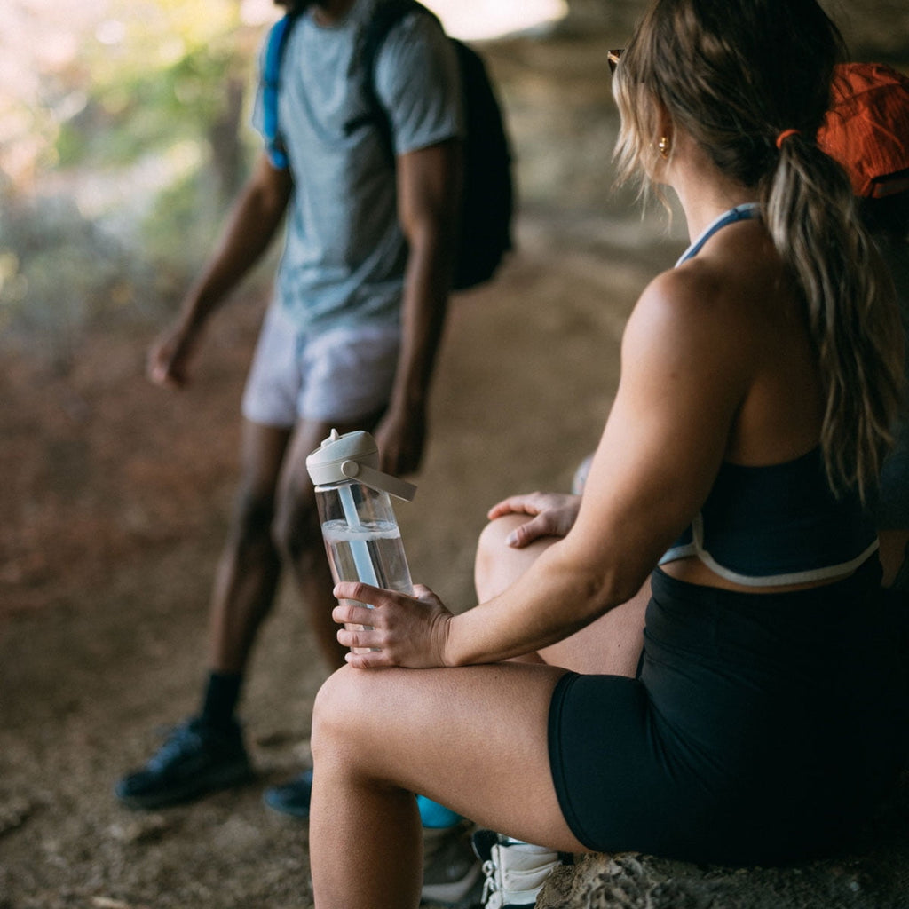 Camelbak Thrive Chug Water Bottle 32oz, Charcoal U3G5